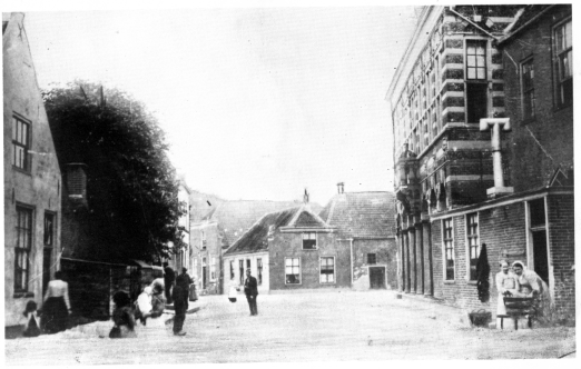 het Kerkplein rond 1900, met links het schuttegien